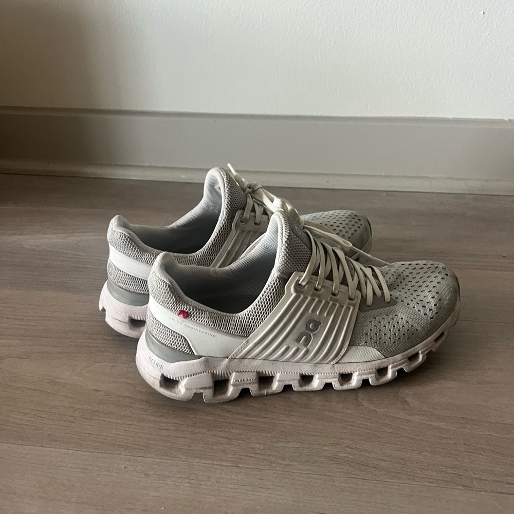 ON women’s sneakers white size 9
